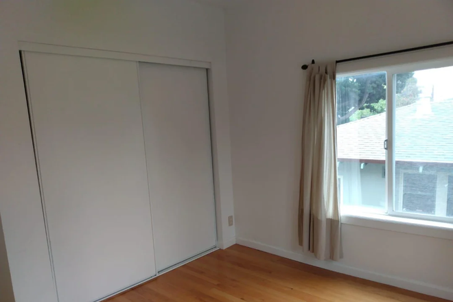 subletting bedroom, one window - Single Room Sublet Jul 1 - Dec 31 (allow to renew)
