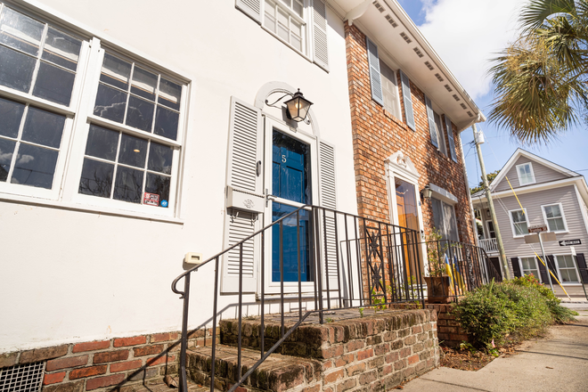 Front door entrance to home - Urban Paradise Townhome - Steps from Colonial Lake