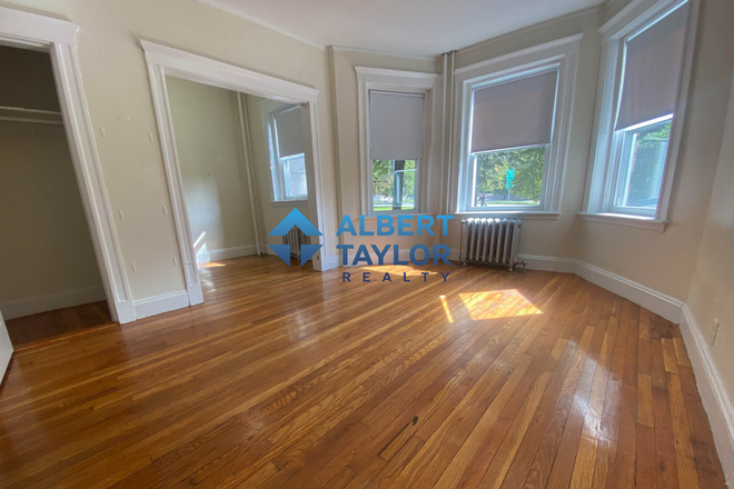 Living Room - Cozy 1 Bedroom with Heat & Hot Included!! NO FEE!! Apartments