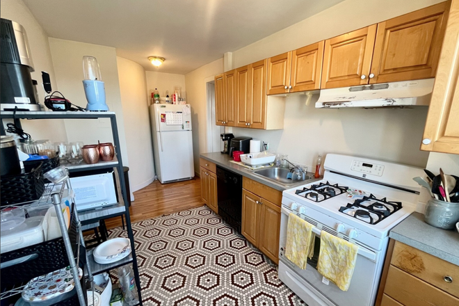 kitchen - **NO BROKERS FEE!!** Spacious 3 Bed / 1 Bath w/ Heat&Hot Water Inclu.!! Avail 9/1/26!! Apartments