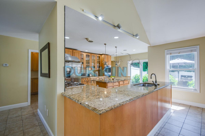 kitchen - Spacious 5 bedroom home, each bedroom with private bath!