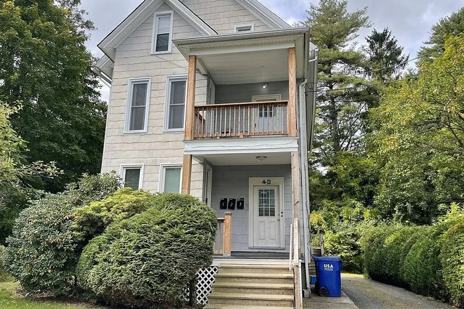 Outside - Remodeled 1BR close to Amherst center - Available 9/1