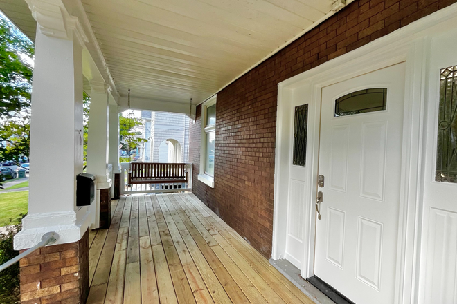 Porch/Deck - Renovated single-family house with spacious bedrooms, close to campus