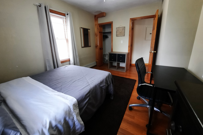 Bedroom - One Bedroom on 4B/1Bath w/Utilities Included, Near Tufts. Washer/Dryer