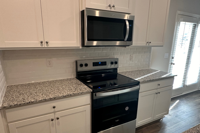 Living space and Kitchen - Brand New 4 Bed Townhouse 1 Mile from UNG Dahlonega campus.