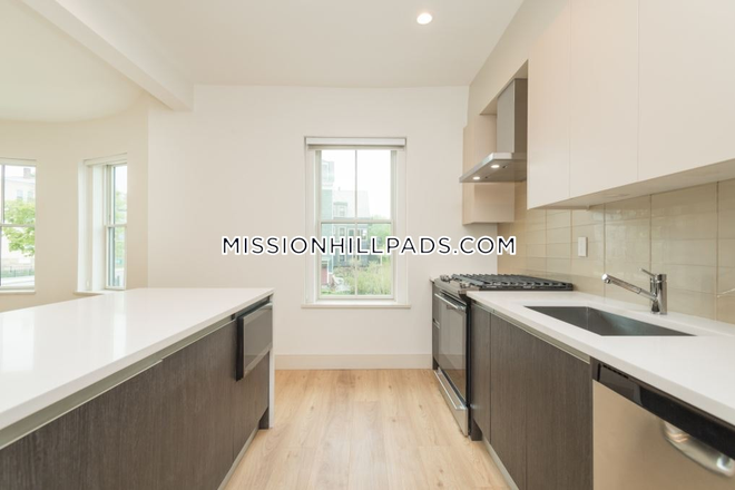 Kitchen - Brand New Beautiful 4 Bed 2 Bath Apartment on Saint Alphonsus St.! Prime Location Near NEU