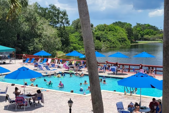 Country club pool - 2 Bed / 2 Bath Condo for Rent in Pine Island Ridge – Davie, FL