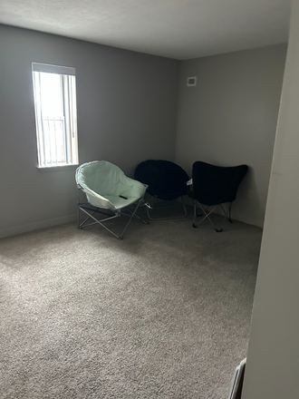 Living room - Harbor Point Apartments
