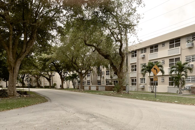 exterior - 2 BEDROOM/2 BATH CONDO FOR RENT IN CORAL GABLES NEAR UM