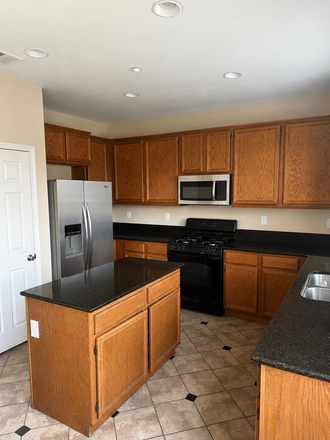 Kitchen - Summer Leasing! July 1st - August 31st. Near UCR Campus: Spacious 4-BR Home