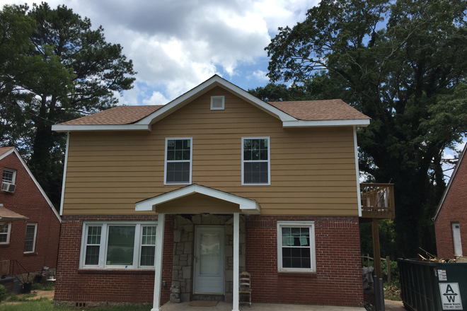 Front of the house - Furnished Rooms Close To Campuses  1-3 Beds; 1-3 Baths