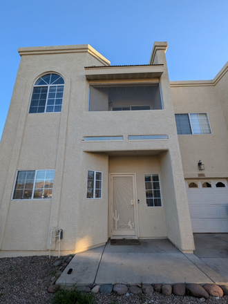 Welcome home! - 2 Spacious Bedrooms Available in Quiet Townhouse on Bike Path Close to Campus