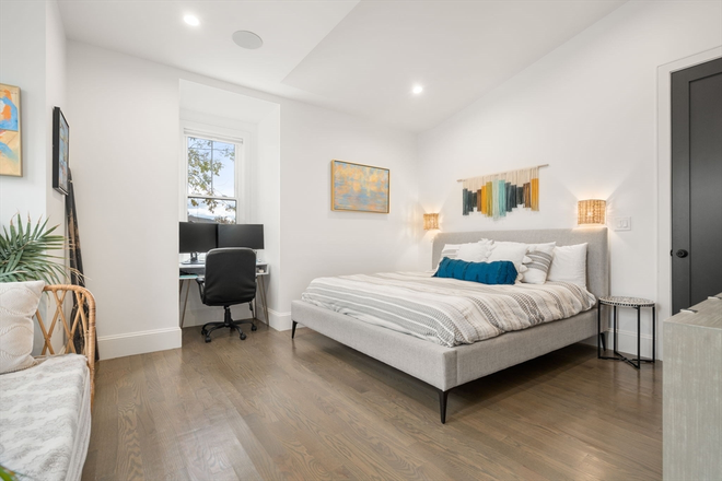 Photo - Luxury Townhouse, Premier Red Line Access