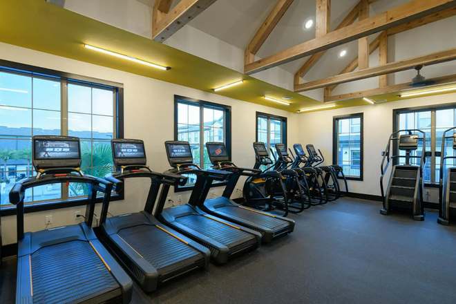 gym - The Retreat East (first rent fee is free) Apartments