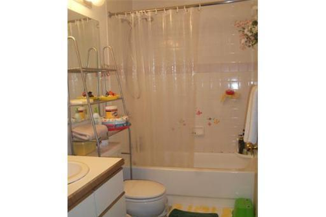 rental bath - Quiet Room & bath in condo at top of Admirals Hill close to Tobin Bridge