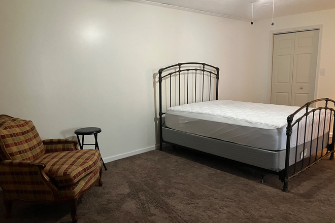 Bedroom - 1 Bedroom apt in home