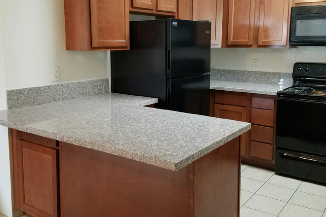 kitchen - 5 BEDROOM 5 BATH HOME WITH UPDATED KITCHEN!