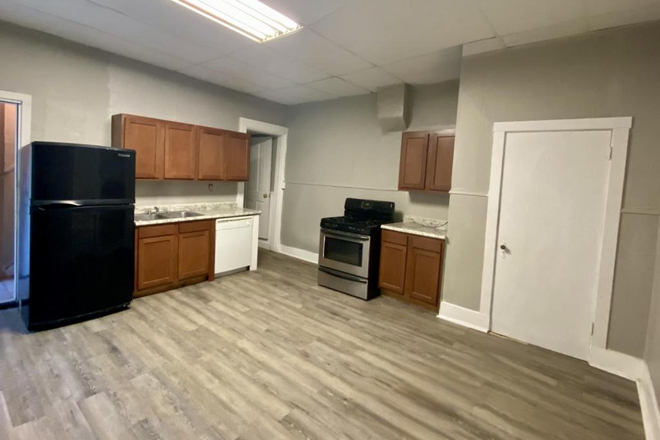 Kitchen 1 - 5 bedroom house minutes from campus, free parking!