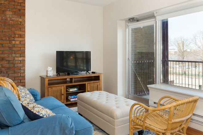 Living - Classic Furnished Studio with Balcony and Charles River Views Apartments