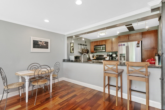 . - Renovated 1 Bed / 1 Bath w/ HEAT&HOT WATER Included! Avail. 8/1/26!! Parking! Apartments