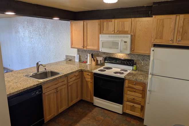 Kitchen - Spanish Towers Apartments