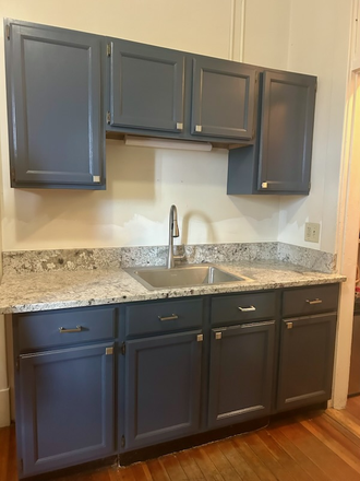 granite countertops - Available 7/1/25 Center of Town 3 bedroom featuring gleaming hardwood floors, high ceilings Apartments