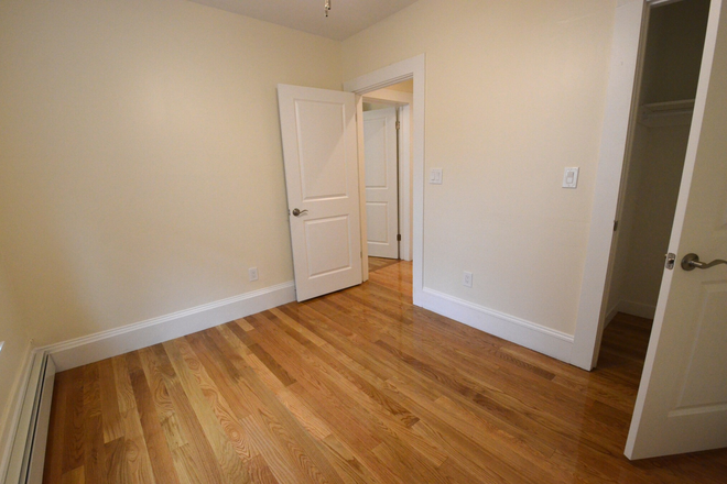 Room 2-2 - Prime Location 3 Bed / 1.5 Bath on Brookline St — Avail 9/1/26 · Text/Call 385-722-7303 Apartments