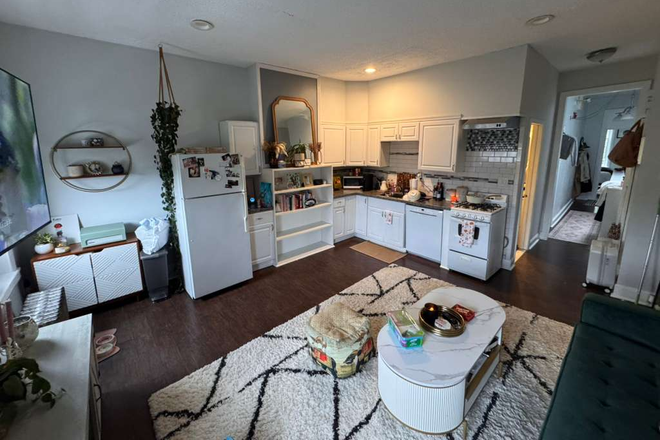 LIving room - Large two bedroom in Art Museum area Apartments