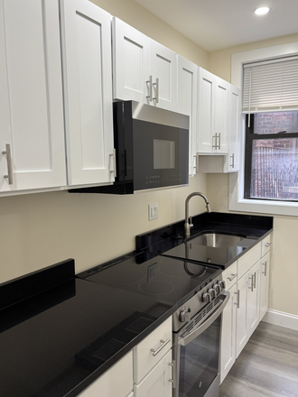 Call/text 602-317-9877 for a showing. - 9-1-26 / NO BROKER FEE / RENOVATED 2BR WITH NEW KITCHEN AND BATH / LOOK AT PICS!! Apartments