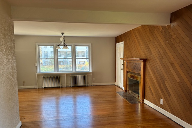 Living room - 3BR/2 bath home-Plainsboro Rd-Cranbury