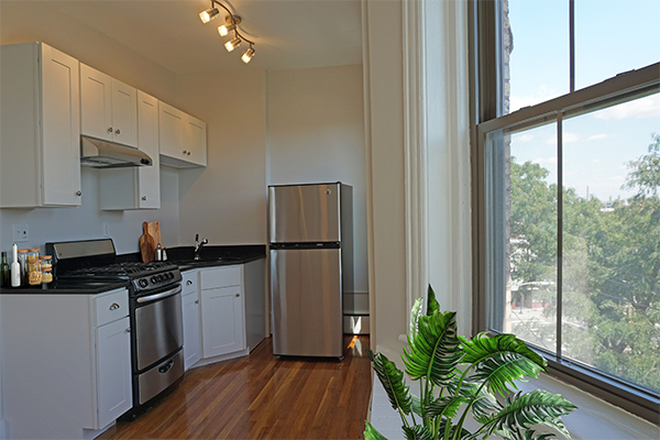 Kitchen - Top-Floor 2-Bed in Cambridge | Heat & Hot Water Included Apartments