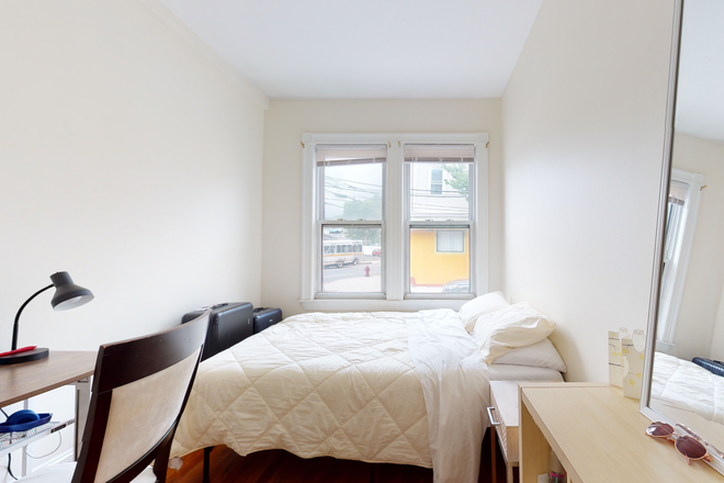 Bedroom - Last Minute Specials!  Deluxe, Furnished Bedrooms minutes to Harvard, MIT ! $1,050+ Apartments
