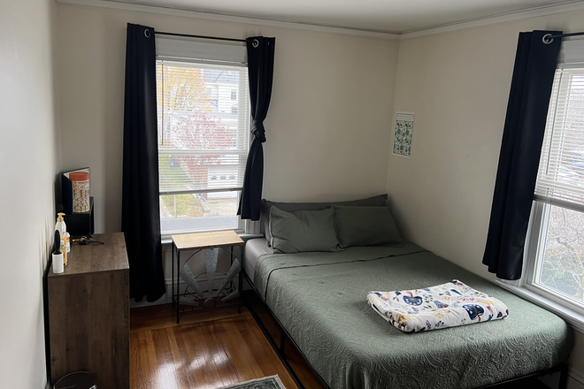 Bedroom - Furnished room in Brighton Center home