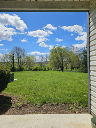 Outside view - Foxridge 1bed with den ( = 2-bed) sublease Apartments