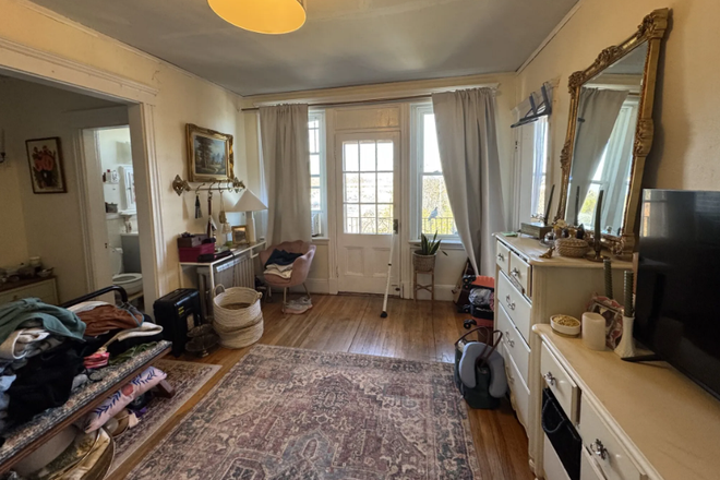 Call NOW for showings! 617-236-8550 - QUINT AVE - *NO FEE* SPACIOUS 5TH FLR STUDIO *AVAIL ASAP* W/ LNDRY IN BLDNG, H&HW INC, ALCOVE, EIK!