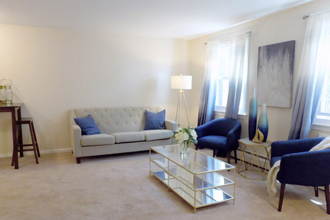 living room - Colonial Townhouse Apartments
