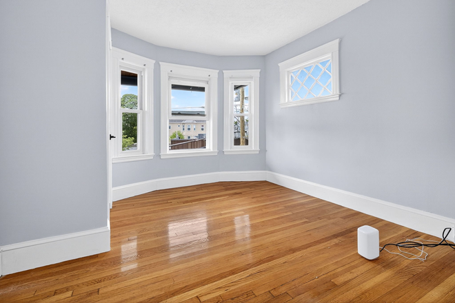 1 - June 2026 NO FEE 4bed/2bath〡W/D In Unit〡DW〡Renovated〡Yard/Balcony Duplex