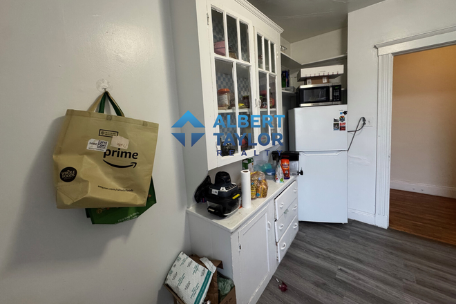 Kitchen - Cheap 2 Bedroom on Comm Ave!! Professionally Managed!!