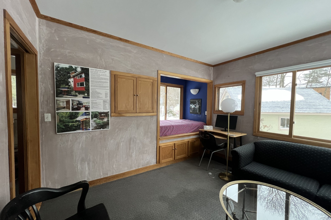 living room/study - Quiet 2-room suite with private bath, in private home