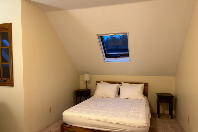 Bedroom - Beautiful Room, Gorgeous House, TWO FULL BATHS. FREE LAUNDRY, INCL ALL UTILITIES, 20 min to U.MASS