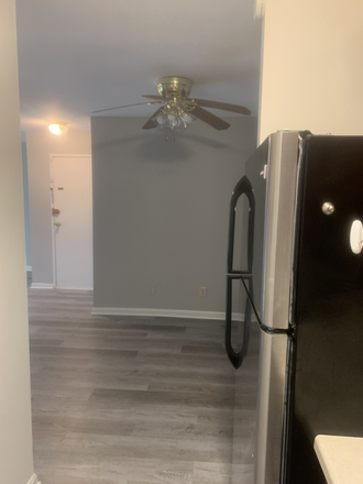 Kitchen (towards dining room) - 1 Bedroom/1 Bath Unit in Westchester Park, UMD Shuttle available