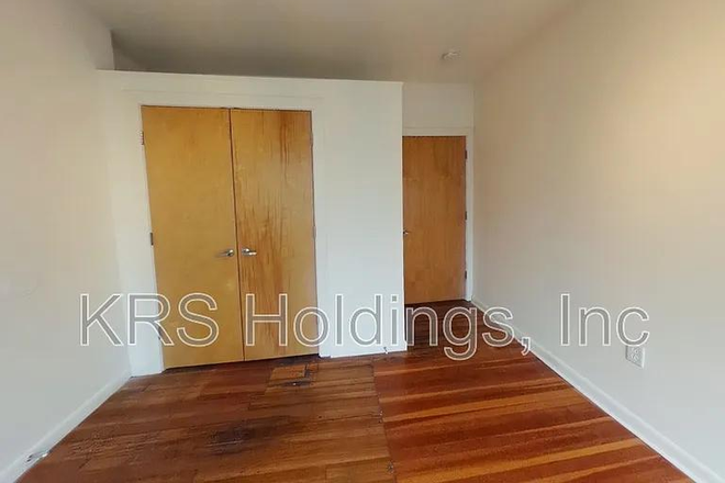 First room (room for rent) - KRS Property Apartments