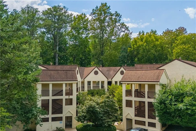 Building exterior - Furnished 2BR/2BA Top‑Floor Condo Near Emory University (Utilities Included)