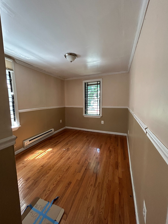 Room - Bedroom close to campus House