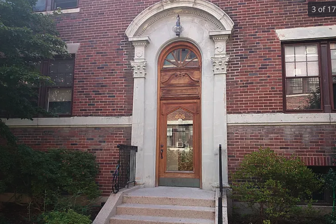 Outside entrance - Brookline 2BR (Both Rooms Available) – Furnished – Summer Sublet Apartments