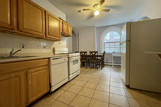 Call NOW for showings! 617-236-8600 - NAPLES RD - FULLY FURNISHED 4BR/1BA BY PACKARDS CORNER FOR *9/1/2025* W/ IN UNIT W/D, RNTL PRKNG!