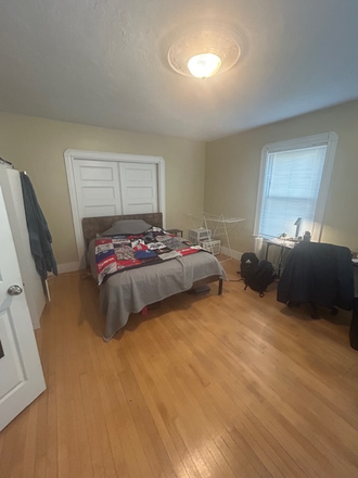 Large Bedroom - Tufts |3BR| Parking + Outdoor Space $3500 Sublet allowed 6/1/2026 Duplex
