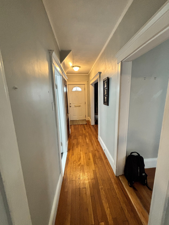 Hallway - Updated Condo steps to Tufts, walk to red/green lines. 5 min walk Teele, 12 mins to Davis/Ball