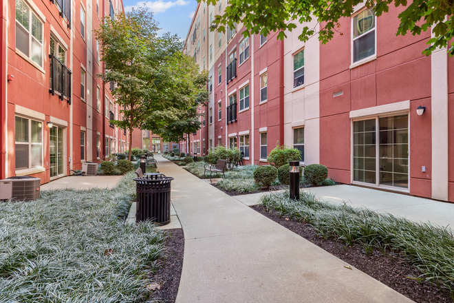 Courtyard - Chauncey Square Apartments