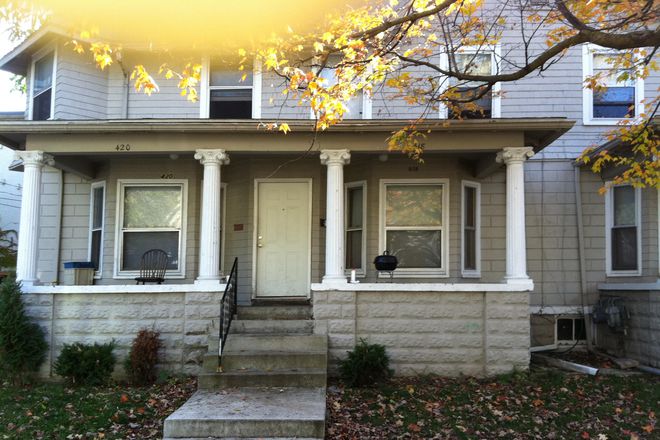 Exterior front of the house - 420 Benjamin st Six bedrooms two bathrooms off street parking House